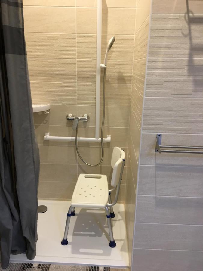 Appartement F2 Le parc CLIM, WIFI, PMR à Balaruc-les-Bains Extérieur photo